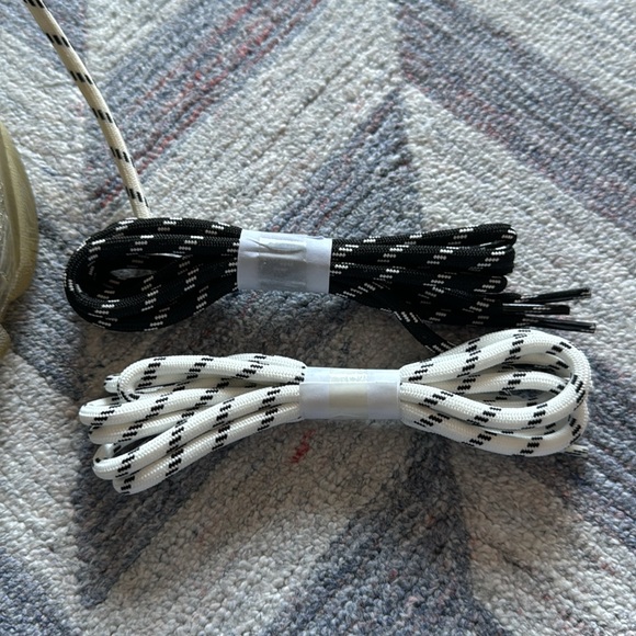 Balenciaga Triple S Clear Sole - Picture 8 of 8